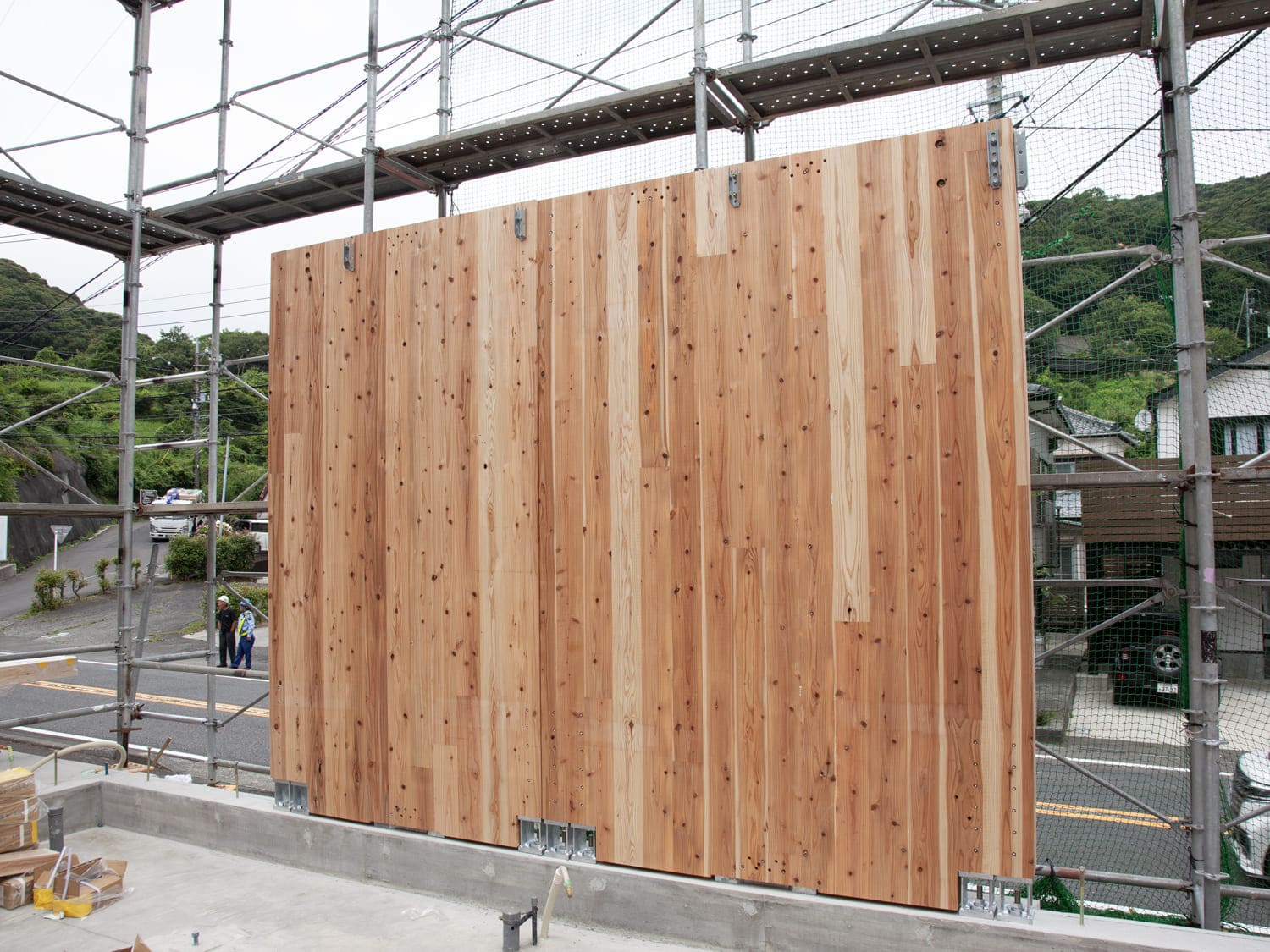 CLT建築｜CLT 建て方工事1F_02｜株式会社伊豆急ハウジング