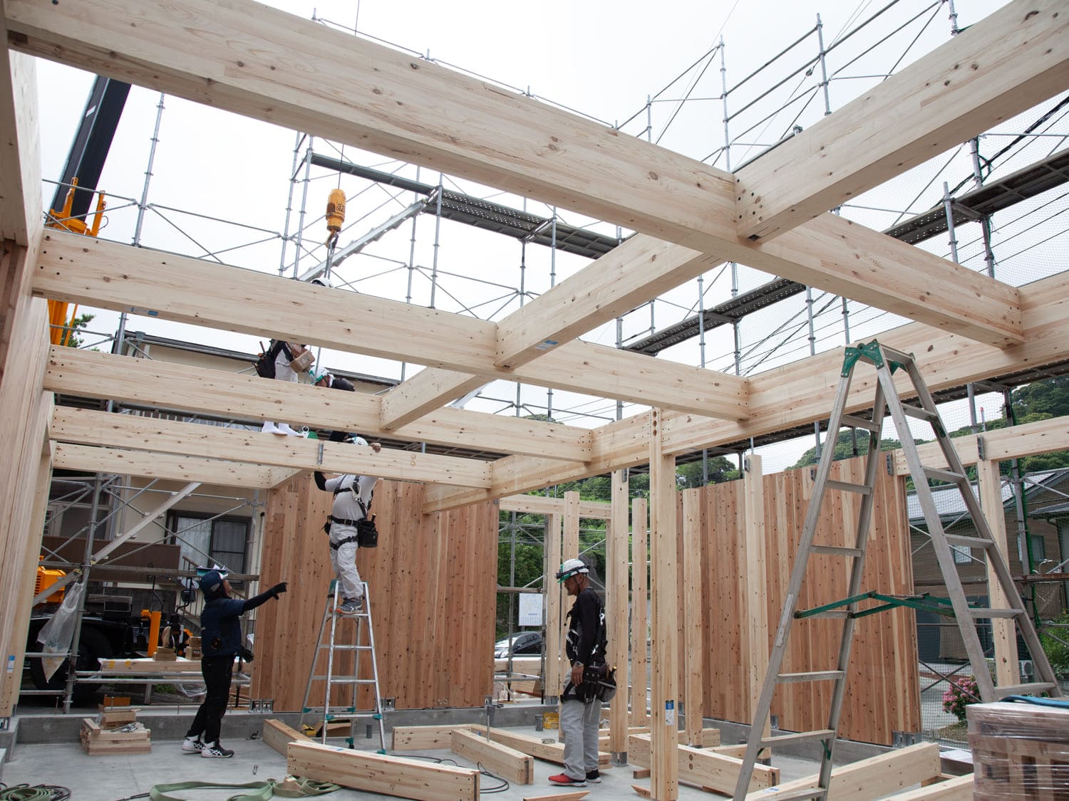 CLT建築｜CLT 建て方工事1F_07｜株式会社伊豆急ハウジング