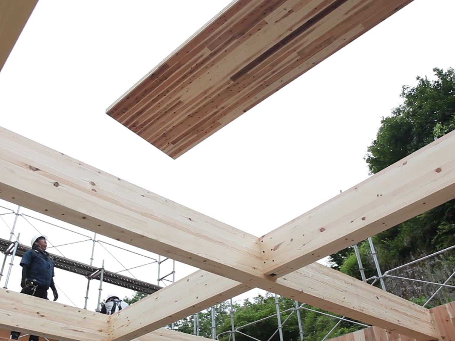 CLT建築｜CLT 建て方工事1F_08｜株式会社伊豆急ハウジング