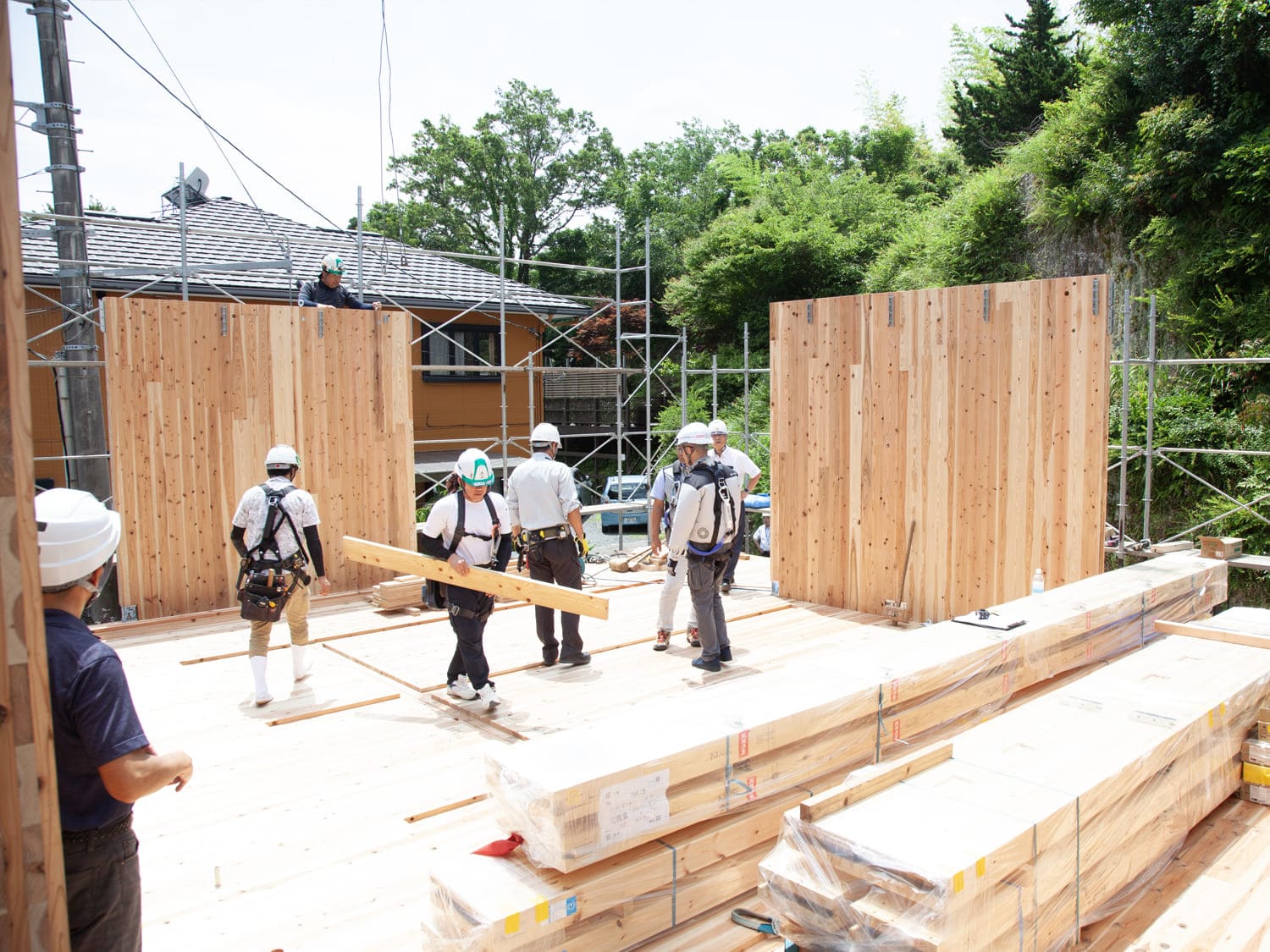 CLT建築｜CLT 建て方工事2F_04｜株式会社伊豆急ハウジング