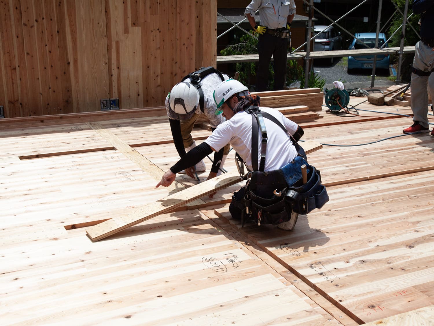 CLT建築｜CLT 建て方工事2F_05｜株式会社伊豆急ハウジング