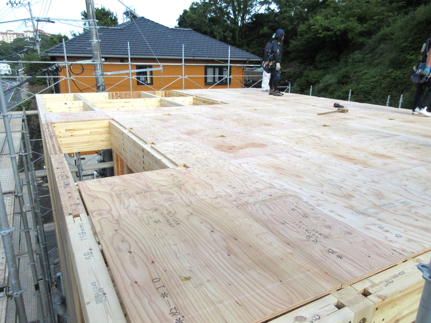 CLT建築｜CLT 建て方工事2F_12｜株式会社伊豆急ハウジング