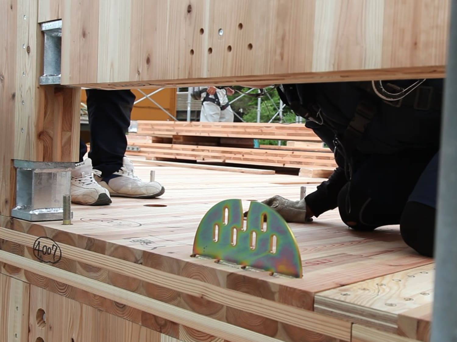 CLT建築｜CLT 建て方工事2F_14｜株式会社伊豆急ハウジング