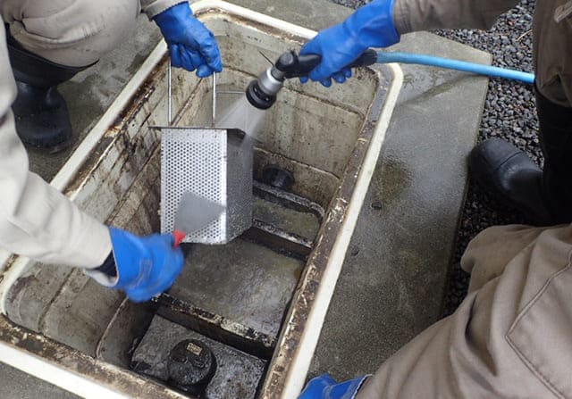 グリストラップ点検01｜新築・リフォーム・修繕｜株式会社伊豆急ハウジング