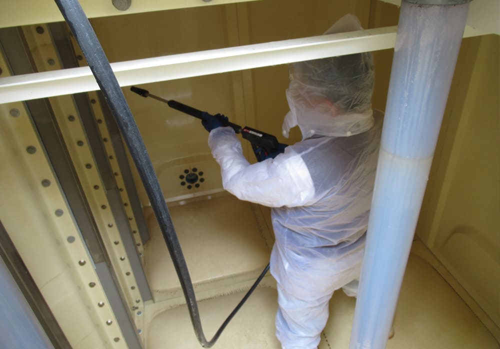 水槽清掃02｜新築・リフォーム・修繕｜株式会社伊豆急ハウジング