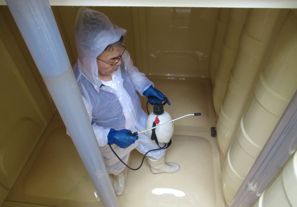 水槽清掃03｜新築・リフォーム・修繕｜株式会社伊豆急ハウジング