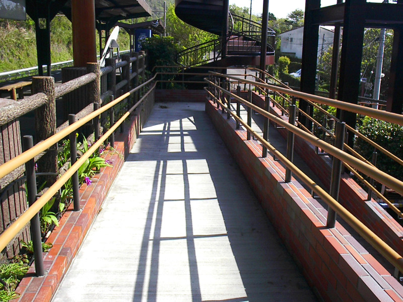 伊豆急行 城ヶ崎海岸駅スロープ｜造園の施工事例｜新築・リフォーム・修繕｜株式会社伊豆急ハウジング2